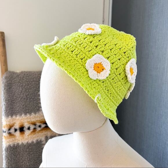 Urban Outfitters Cotton Lennie Crochet Knit Green Floral Bucket Hat One Size - Picture 1 of 7